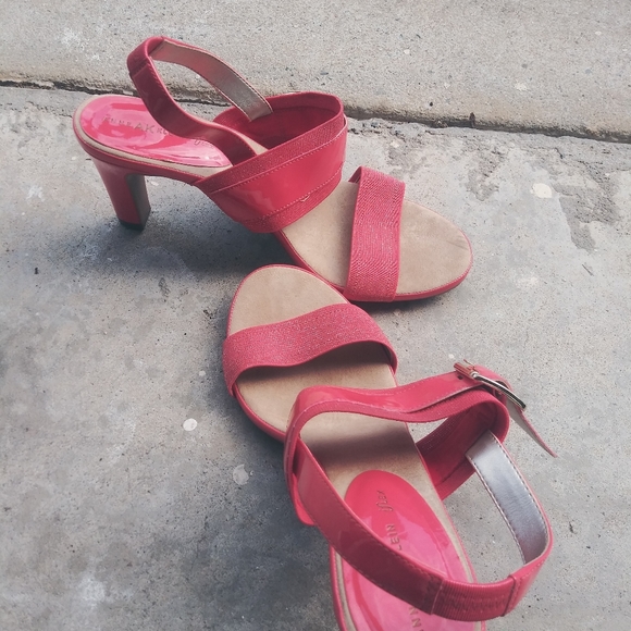 Lot of shoes or will sell individual - Picture 2 of 7